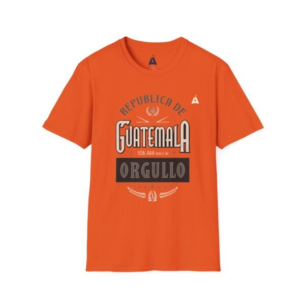 Celebra tu herencia guatemalteca con esta camiseta unisex con orgullo, perfecta para pasear.