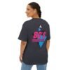 Camiseta holgada inspirada en los 80s, perfecta para salidas informales, con un aire divertido y nostálgico.