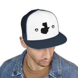 Gorra de camionero bordada con mapa de GUATE, ideal para actividades al aire libre, estilo informal.