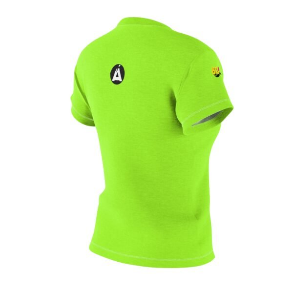 Atrevida camiseta femenina inspirada en los 80s, perfecta para ropa casual, ideal para salidas informales.
