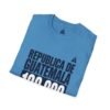Celebra tu herencia guatemalteca con esta camiseta unisex con orgullo, perfecta para pasear.