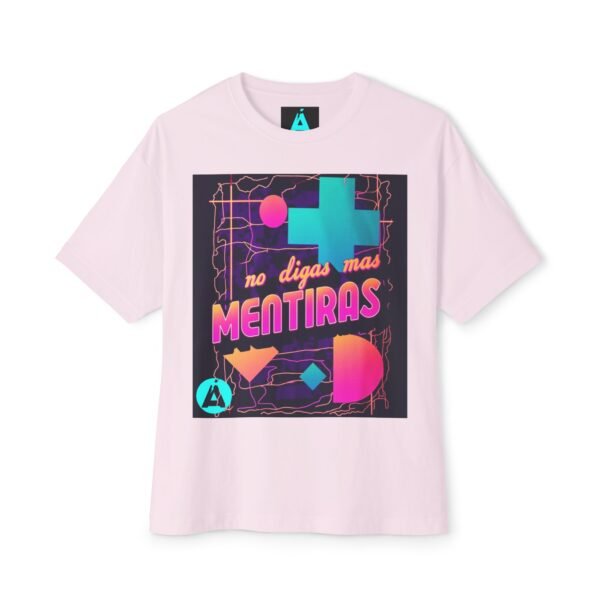 Camiseta holgada inspirada en los 80s, perfecta para salidas informales, con un aire divertido y nostálgico.