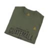 Celebra tu herencia guatemalteca con esta camiseta unisex con orgullo, perfecta para pasear.