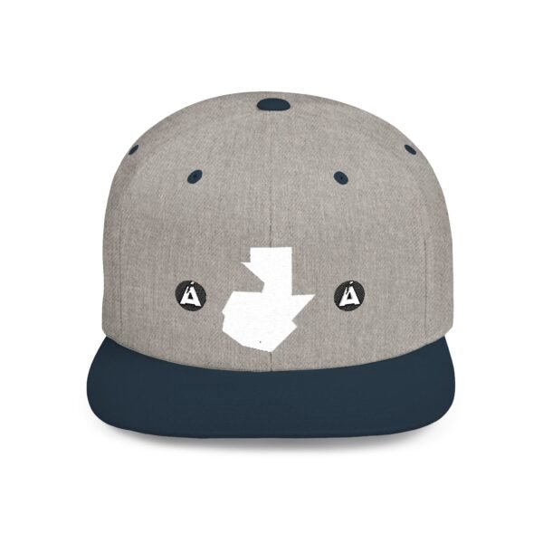 Gorra snapback con mapa de GUATE, perfecta como accesorio de moda para días de verano y salidas informales.
