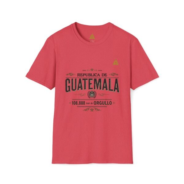 Celebra tu herencia guatemalteca con esta camiseta unisex con orgullo, perfecta para pasear.