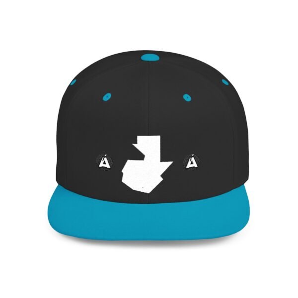 Gorra snapback con mapa de GUATE, perfecta como accesorio de moda para días de verano y salidas informales.