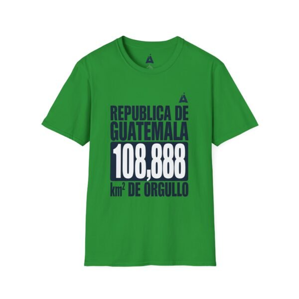 Celebra tu herencia guatemalteca con esta camiseta unisex con orgullo, perfecta para pasear.