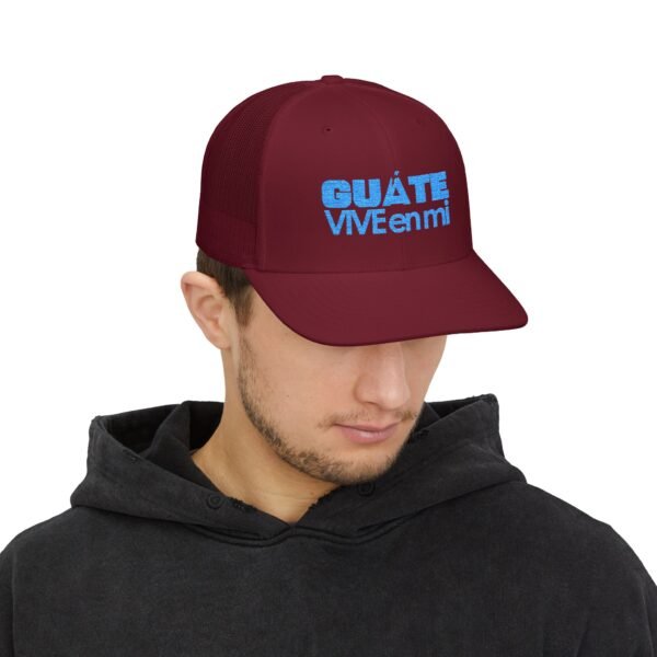 Elegante gorra de Camionero, bordada, perfecta para uso casual, una opción moderna y cómoda.