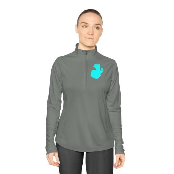 Elegante jersey deportivo para aventuras al aire libre, perfecto para mujeres que buscan estilo y comodidad.