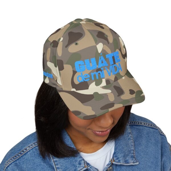 Elegante gorra bordada cerrada para cualquier ocasión. Perfecta como gorra deportiva.