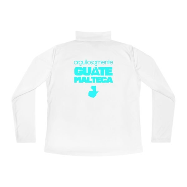 Elegante jersey deportivo para aventuras al aire libre, perfecto para mujeres que buscan estilo y comodidad.