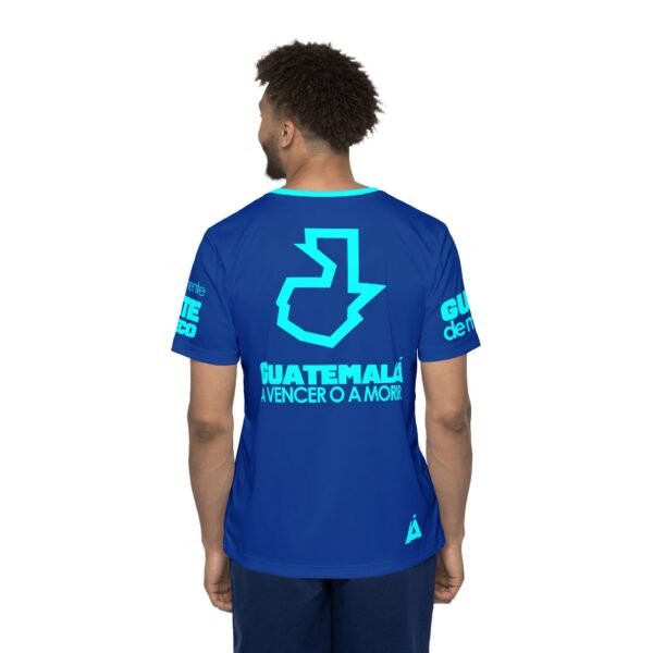 Saca a relucir tu pasión por el deporte con esta camiseta deportiva guatemalteca.