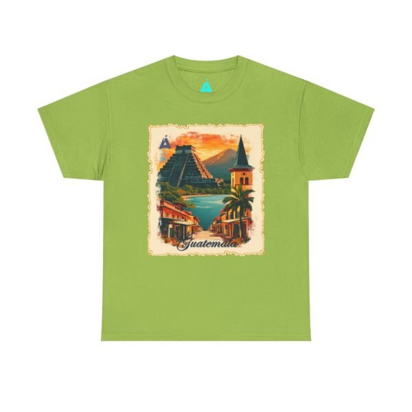 Celebra tu herencia guatemalteca con esta camiseta unisex con orgullo, perfecta para pasear.