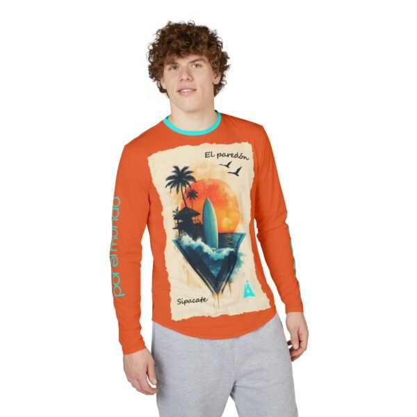 Camisa de manga larga con protección UV para hombre. Perfecta para actividades al aire libre como un día en la playa.