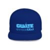 Esta gorra plana es elegante y ajustable, perfecta para el día a día.