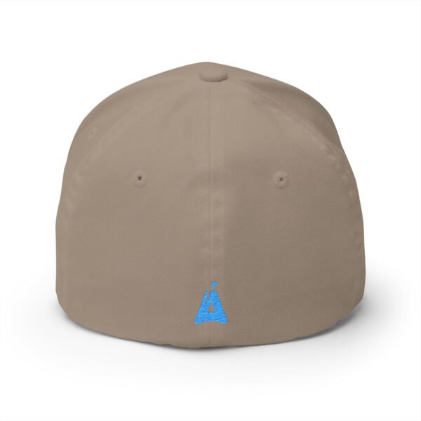 Elegante gorra bordada cerrada para cualquier ocasión.