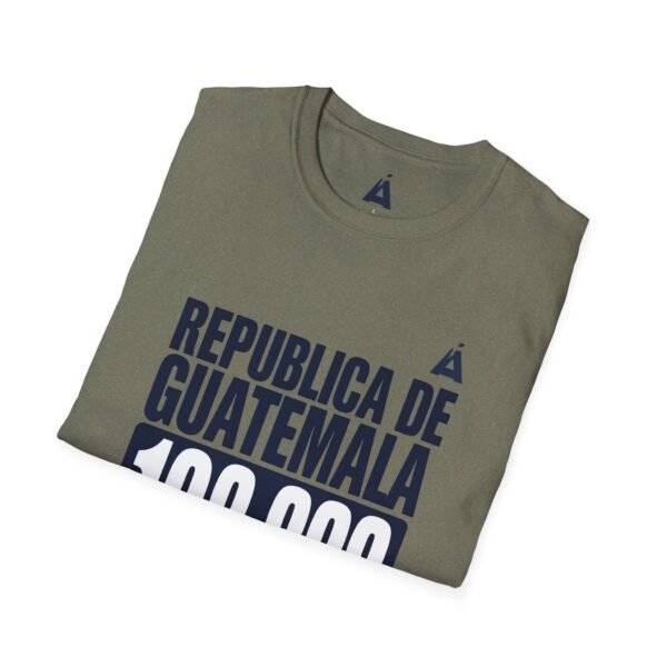 Celebra tu herencia guatemalteca con esta camiseta unisex con orgullo, perfecta para pasear.