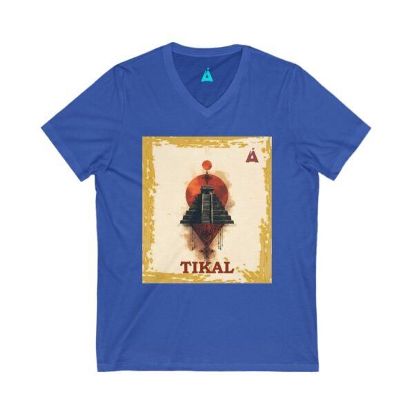 La camiseta unisex Tikal Vintage de cuello en V ofrece un look casual pero elegante.