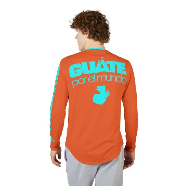 Camisa de manga larga con protección UV para hombre. Perfecta para actividades al aire libre como un día en la playa.