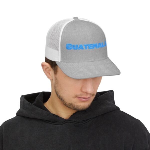 Elegante gorra de Camionero, bordada, perfecta para uso casual, una opción moderna y cómoda.