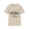 Celebra tu herencia guatemalteca con esta camiseta unisex con orgullo, perfecta para pasear.