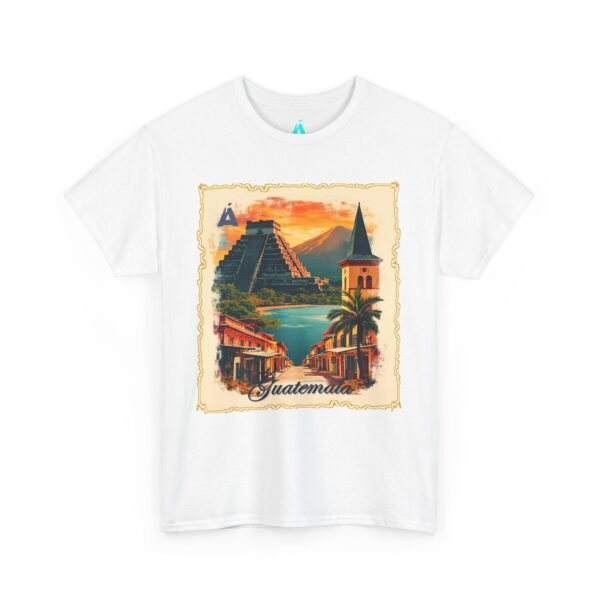 Celebra tu herencia guatemalteca con esta camiseta unisex con orgullo, perfecta para pasear.