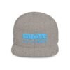 Esta gorra plana es elegante y ajustable, perfecta para el día a día.
