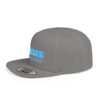 Esta gorra plana es elegante y ajustable, perfecta para el día a día.