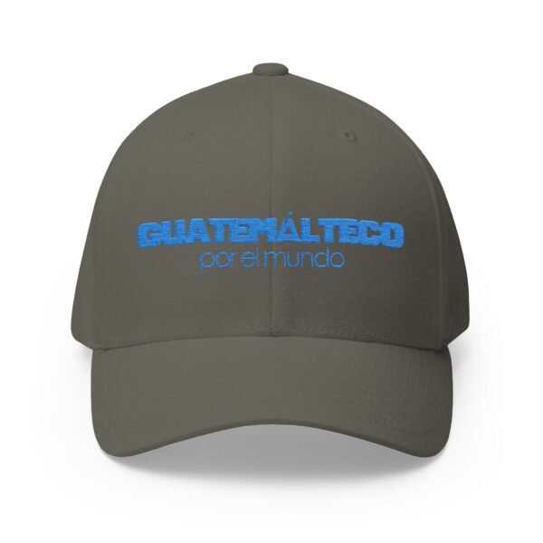 Elegante gorra bordada cerrada para cualquier ocasión. Perfecta como gorra deportiva.