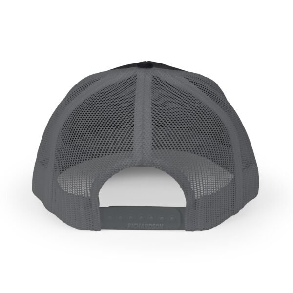 Elegante gorra de Camionero, bordada, perfecta para uso casual, una opción moderna y cómoda.