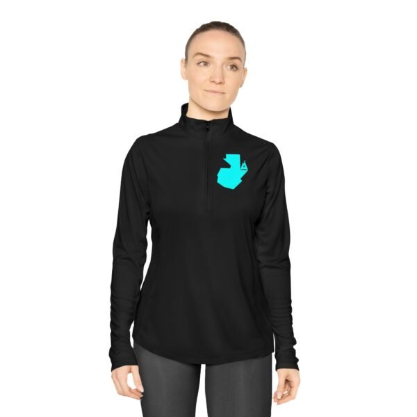Elegante jersey deportivo para aventuras al aire libre, perfecto para mujeres que buscan estilo y comodidad.
