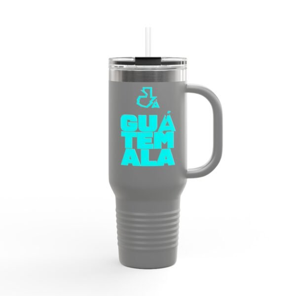 Elegante taza térmica de GUATE, ideal para quienes disfrutan de sus bebidas en movimiento.