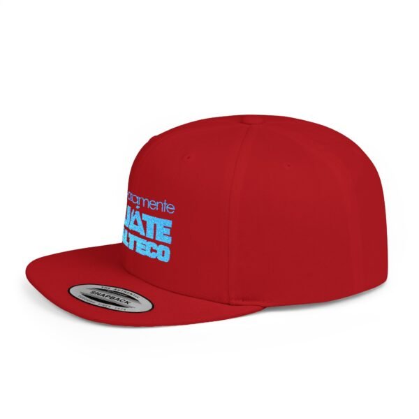 Esta gorra plana es elegante y ajustable, perfecta para el día a día.