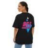 Camiseta holgada inspirada en los 80s, perfecta para salidas informales, con un aire divertido y nostálgico.