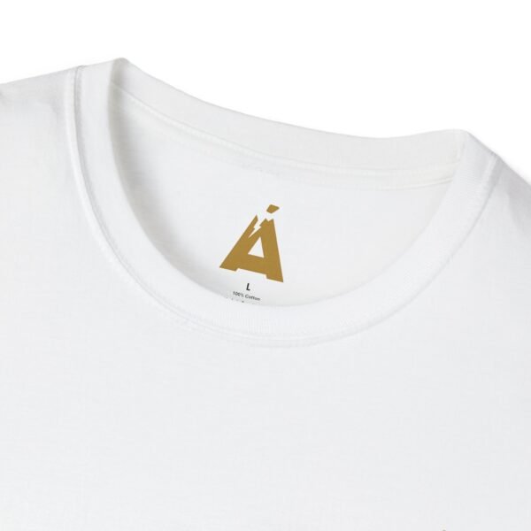 Celebra tu herencia guatemalteca con esta camiseta unisex con orgullo, perfecta para pasear.