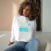 Sudadera corta con capucha de GUATE, estilo moderno y desenfadado, ideal para salidas o para relajarse en casa.