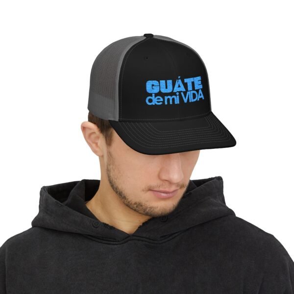 Elegante gorra de Camionero, bordada, perfecta para uso casual, una opción moderna y cómoda.