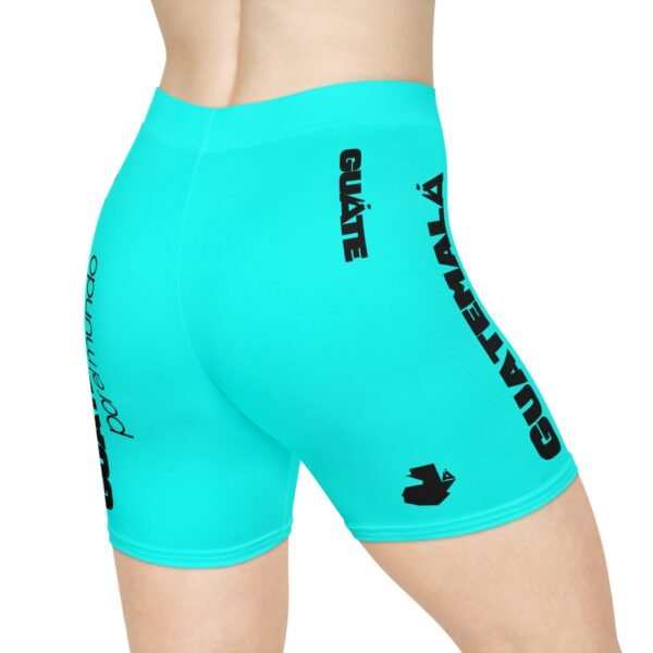 Elegantes shorts ciclistas deportivos para mujer, perfectos para entrenar y para el verano.