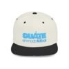 Esta gorra plana es elegante y ajustable, perfecta para el día a día.