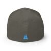 Elegante gorra bordada cerrada para cualquier ocasión.