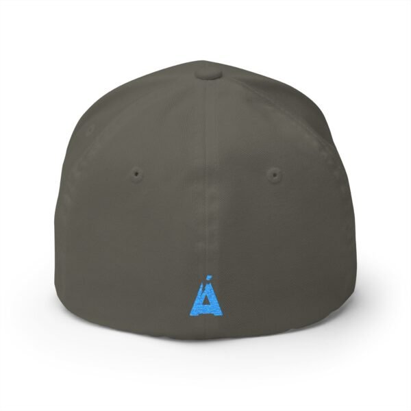 Elegante gorra bordada cerrada para cualquier ocasión.