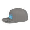 Esta gorra plana es elegante y ajustable, perfecta para el día a día.