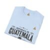 Celebra tu herencia guatemalteca con esta camiseta unisex con orgullo, perfecta para pasear.