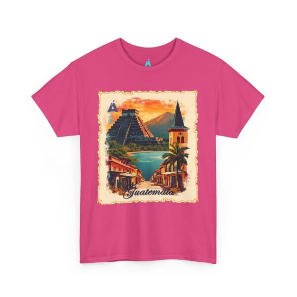 Celebra tu herencia guatemalteca con esta camiseta unisex con orgullo, perfecta para pasear.