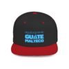 Esta gorra plana es elegante y ajustable, perfecta para el día a día.