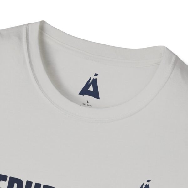 Celebra tu herencia guatemalteca con esta camiseta unisex con orgullo, perfecta para pasear.