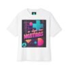 Camiseta holgada inspirada en los 80s, perfecta para salidas informales, con un aire divertido y nostálgico.