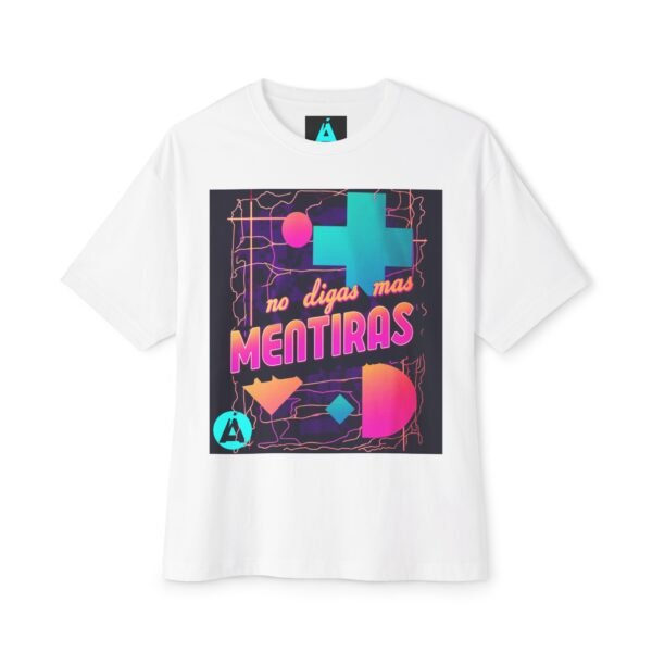 Camiseta holgada inspirada en los 80s, perfecta para salidas informales, con un aire divertido y nostálgico.