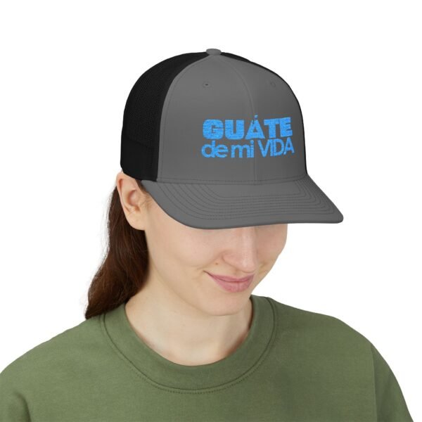 Elegante gorra de Camionero, bordada, perfecta para uso casual, una opción moderna y cómoda.