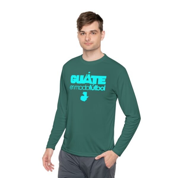 Camiseta unisex ligera manga larga espíritu guatemalteco perfecta para cualquier aficionado al fútbol.
